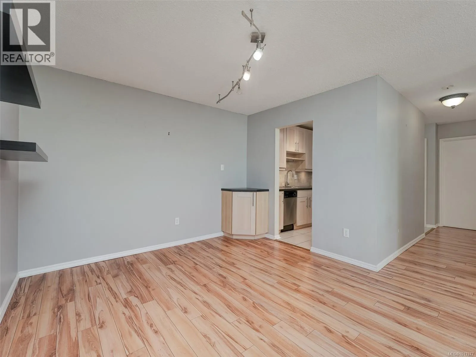 406 859 Carrie St