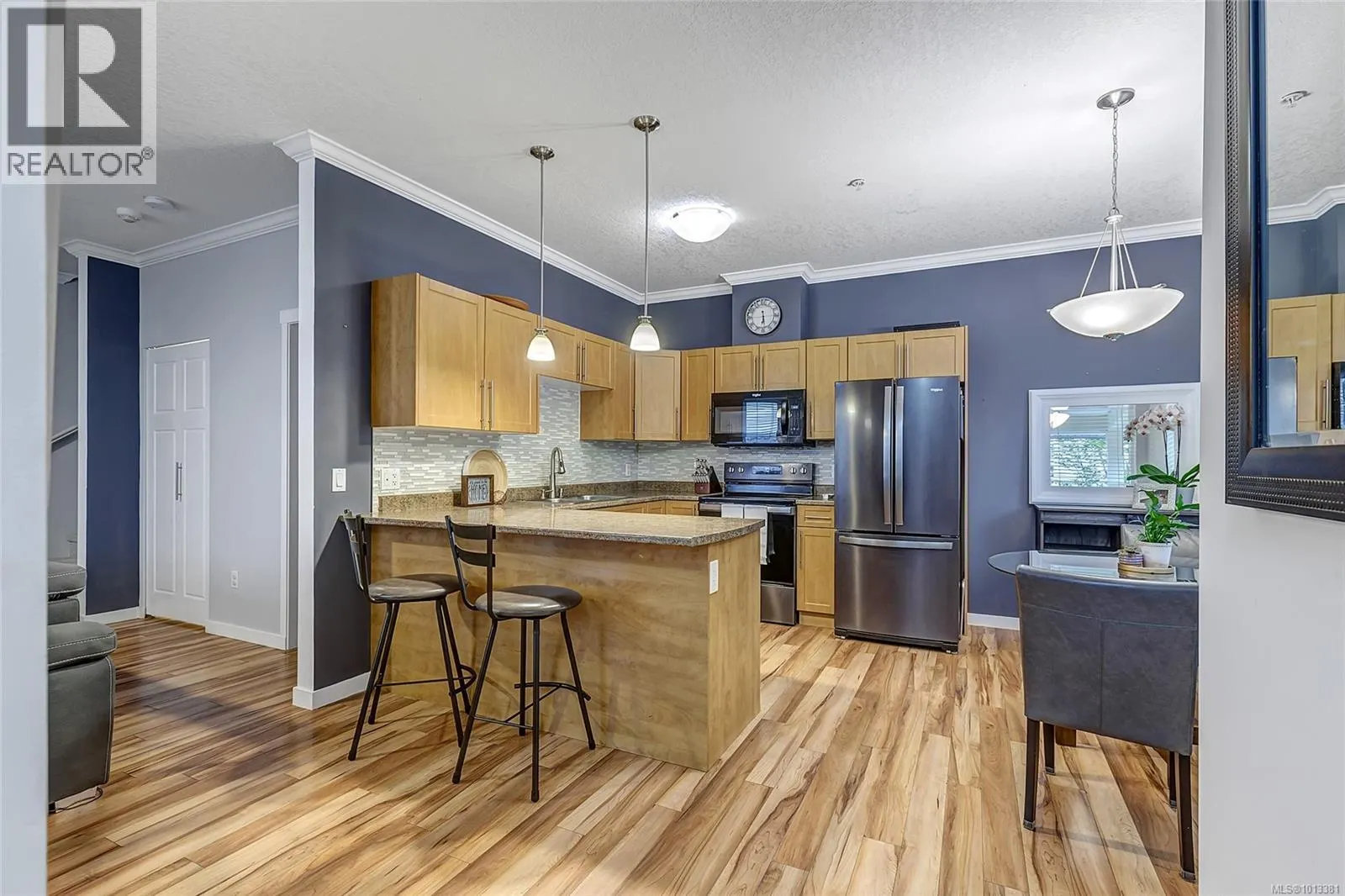 102 2153 Ridgemont Pl