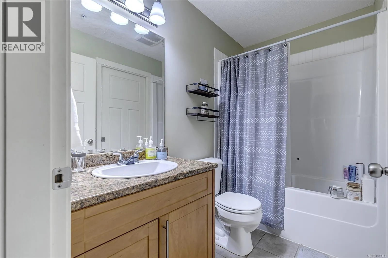 102 2153 Ridgemont Pl