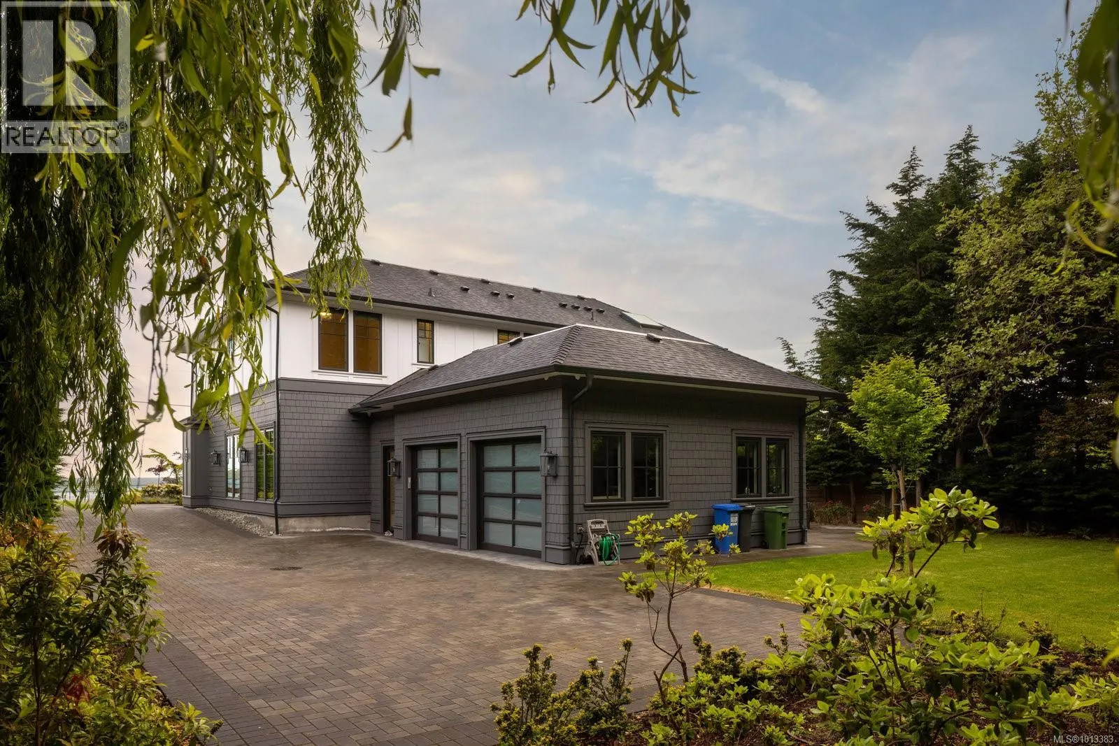 418 Beach Dr