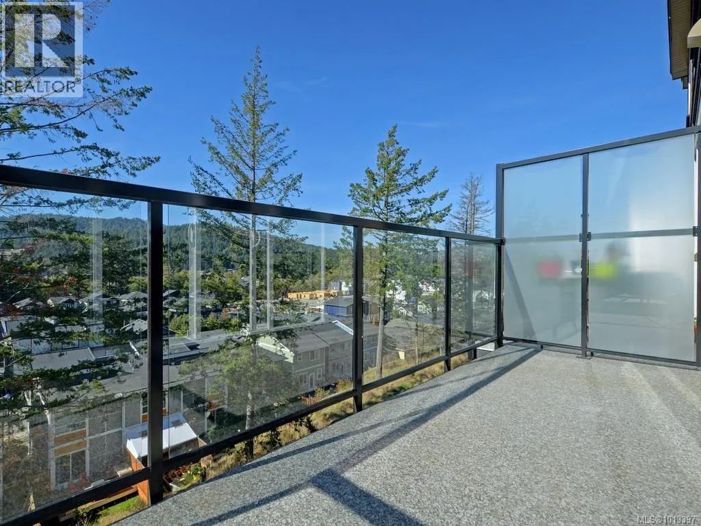 948 Warbler Close