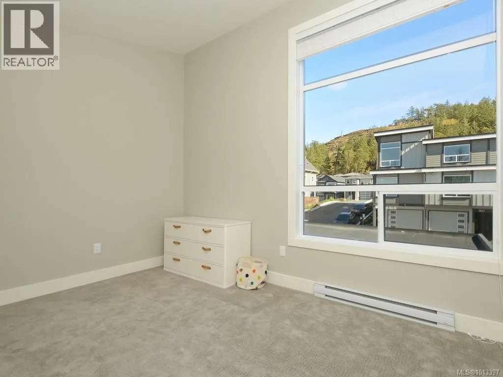 948 Warbler Close