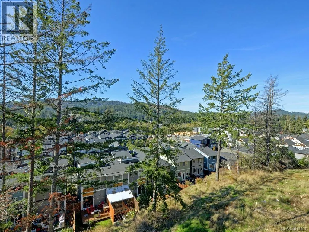948 Warbler Close