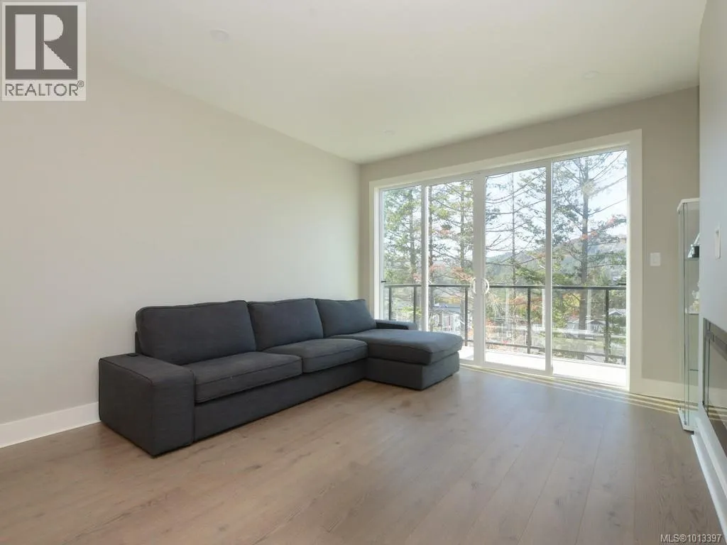 948 Warbler Close