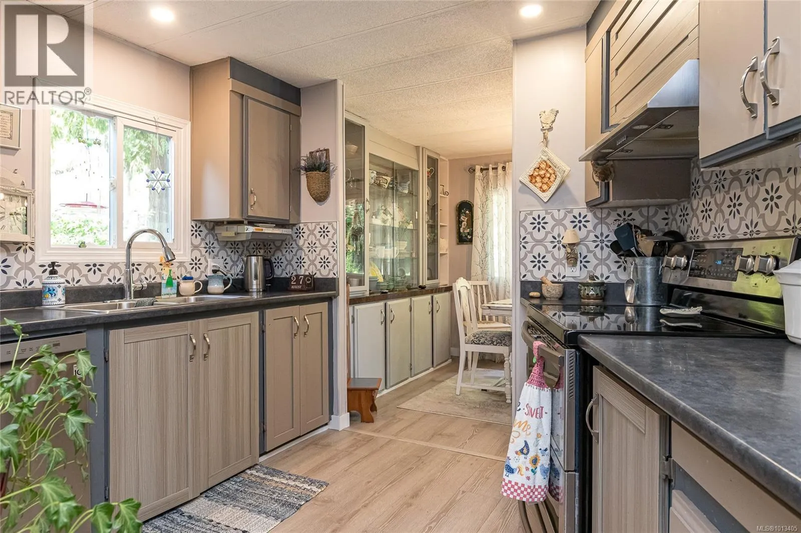 47 5838 Blythwood Rd
