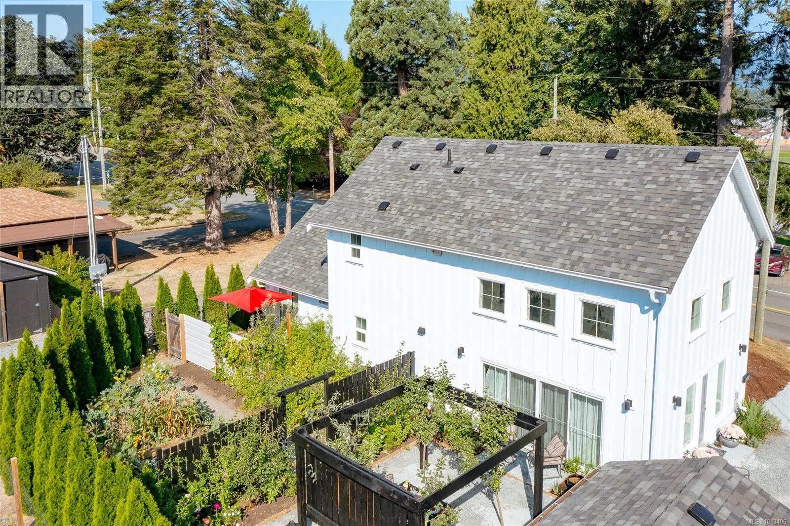 3012 George St