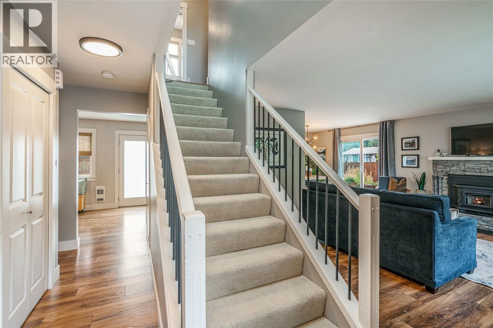 3993 Uplands Dr