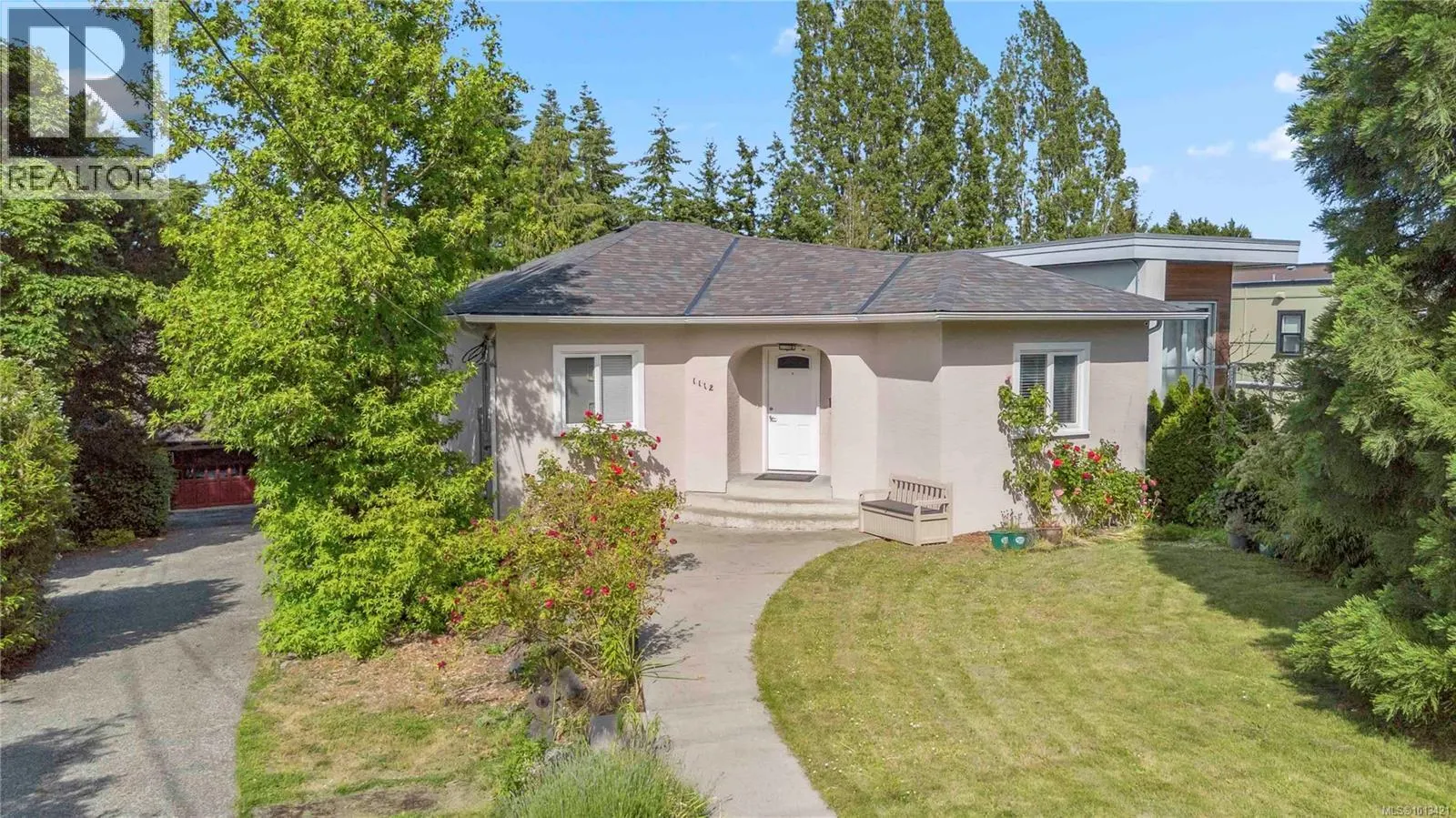 1112 Craigflower Rd