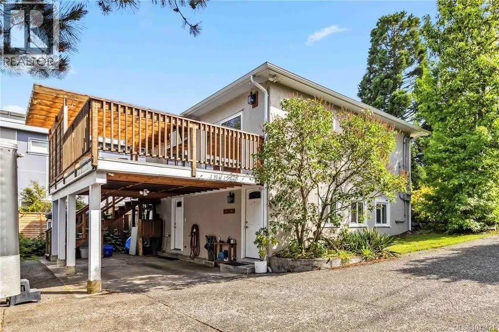 1112 Craigflower Rd