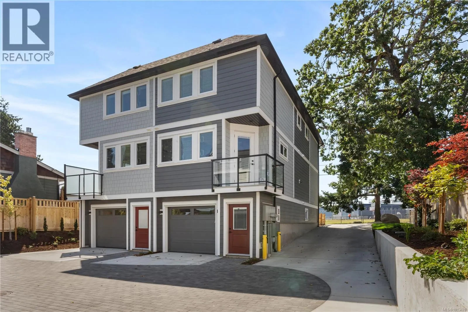 1 910 Old Esquimalt Rd