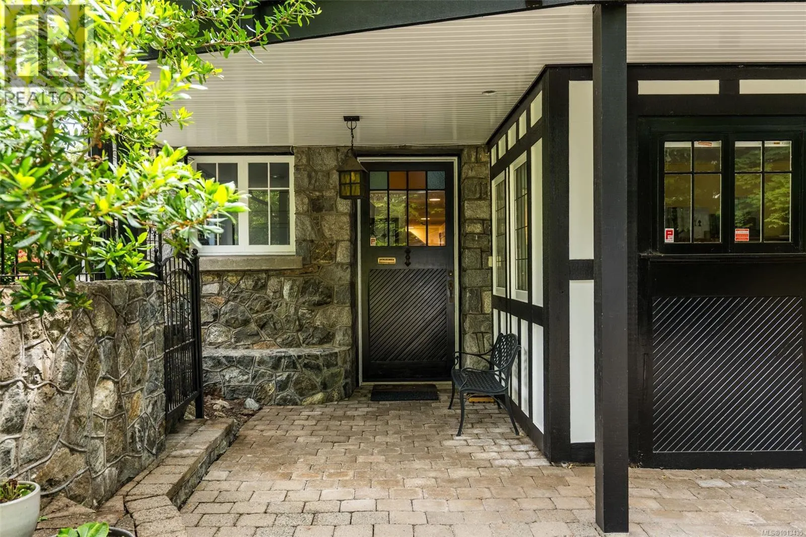 2088 Falkland Pl