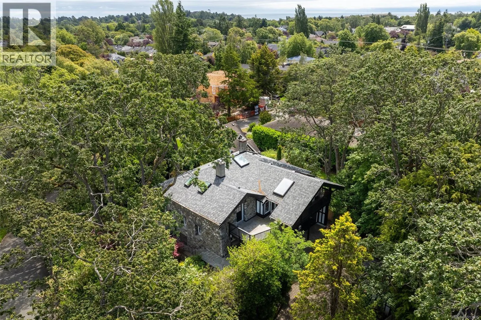 2088 Falkland Pl