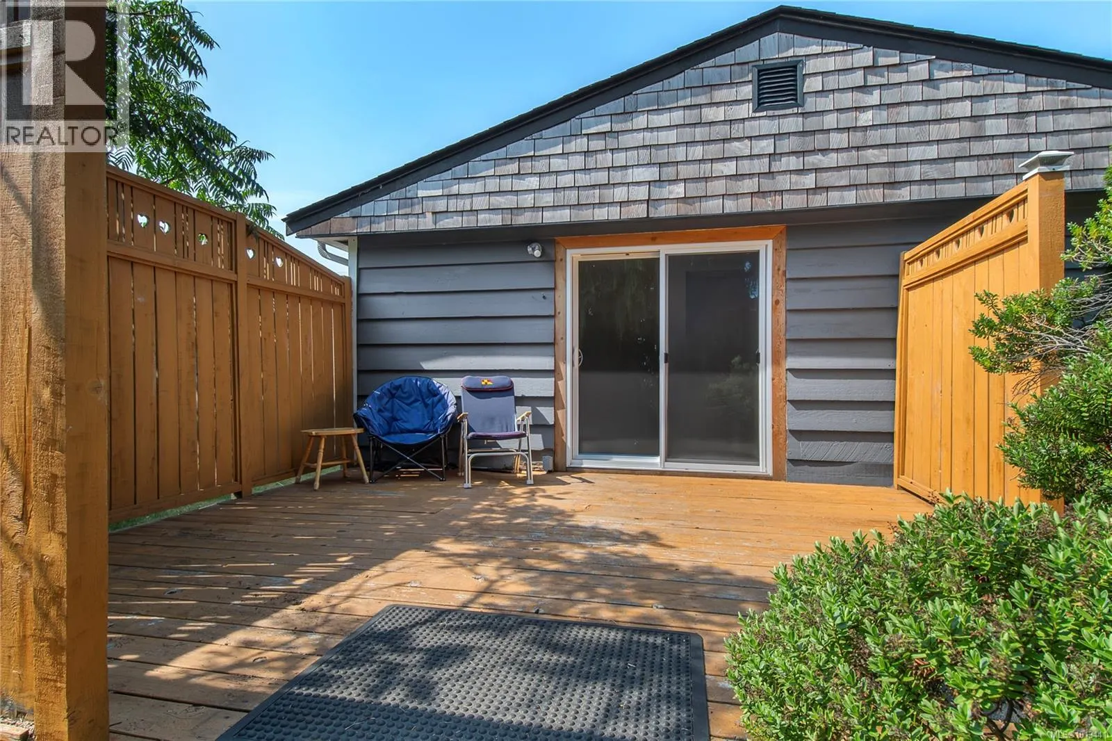 595 Cedar St