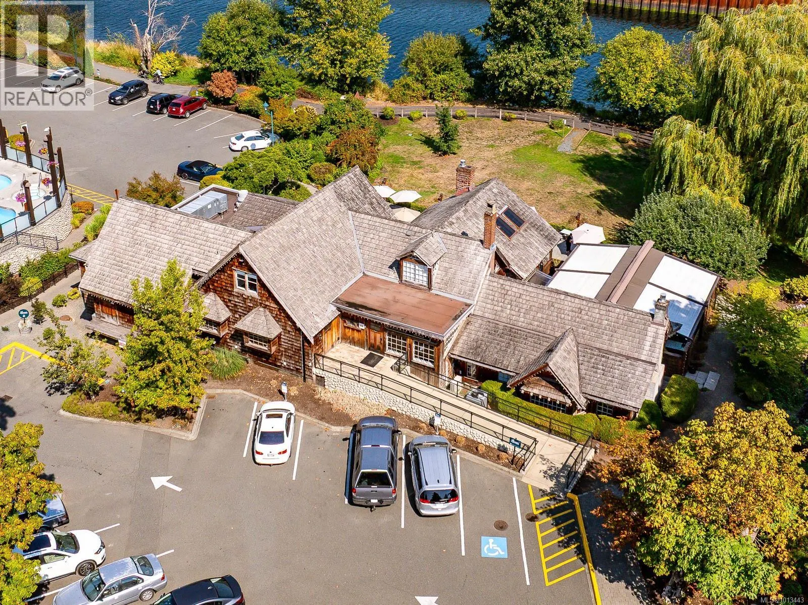 1760 Riverside Lane