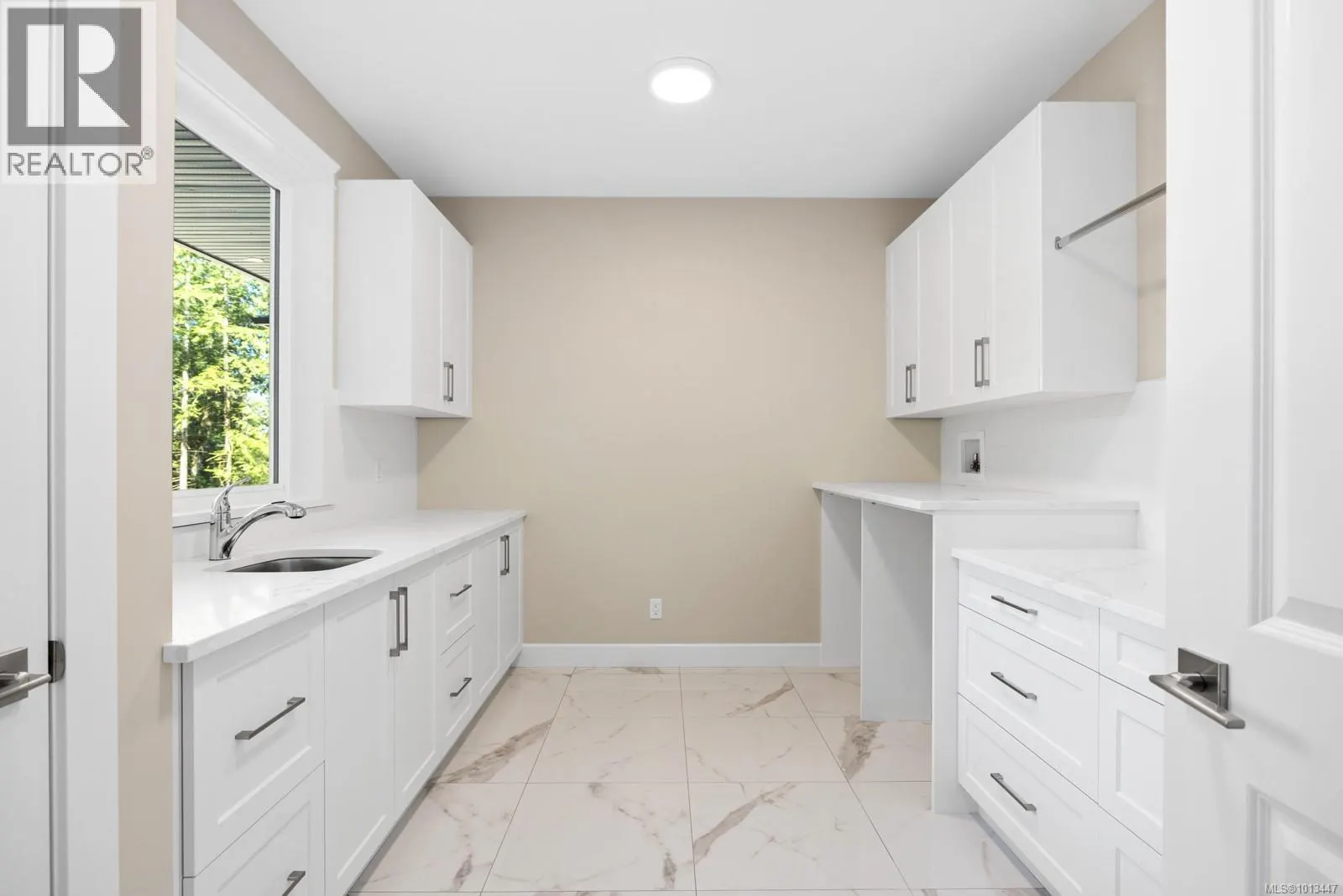 1054 Fern Ridge Dr