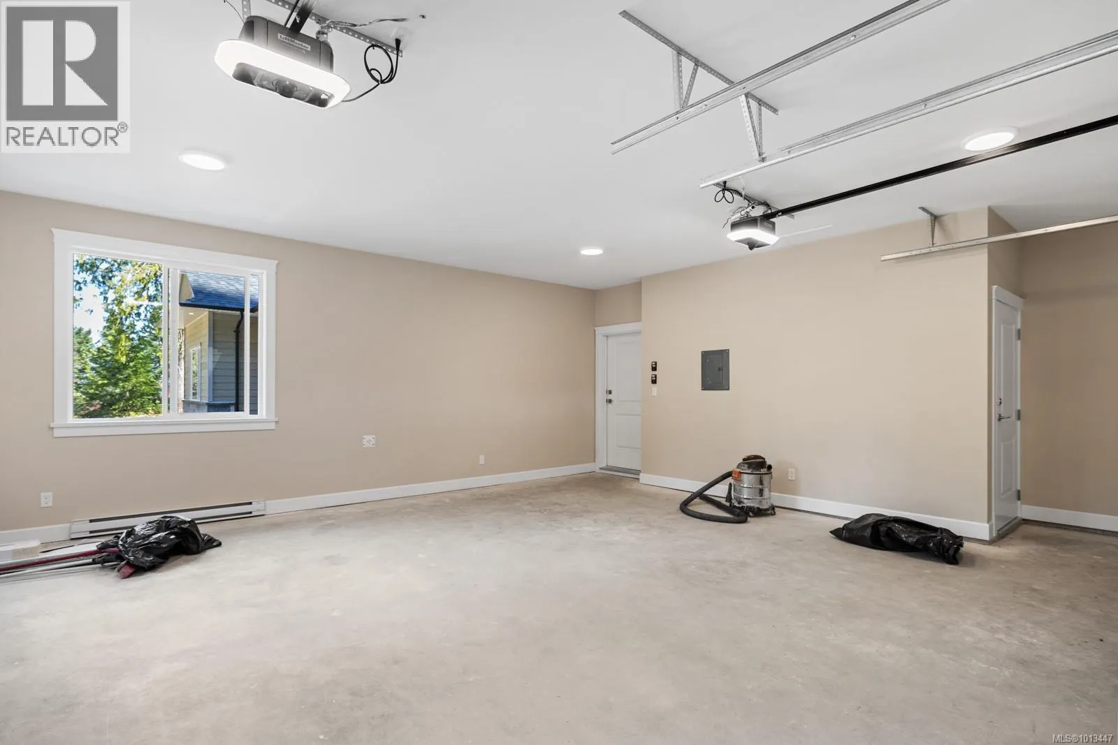 1054 Fern Ridge Dr