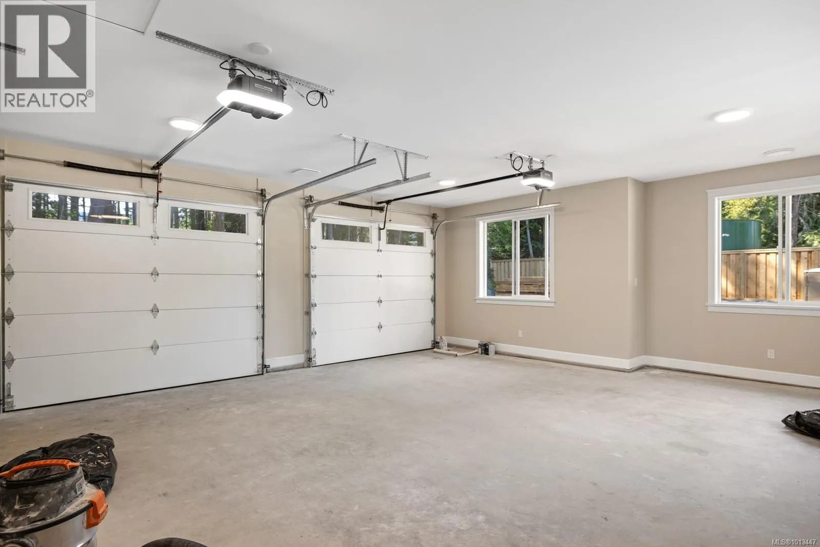 1054 Fern Ridge Dr