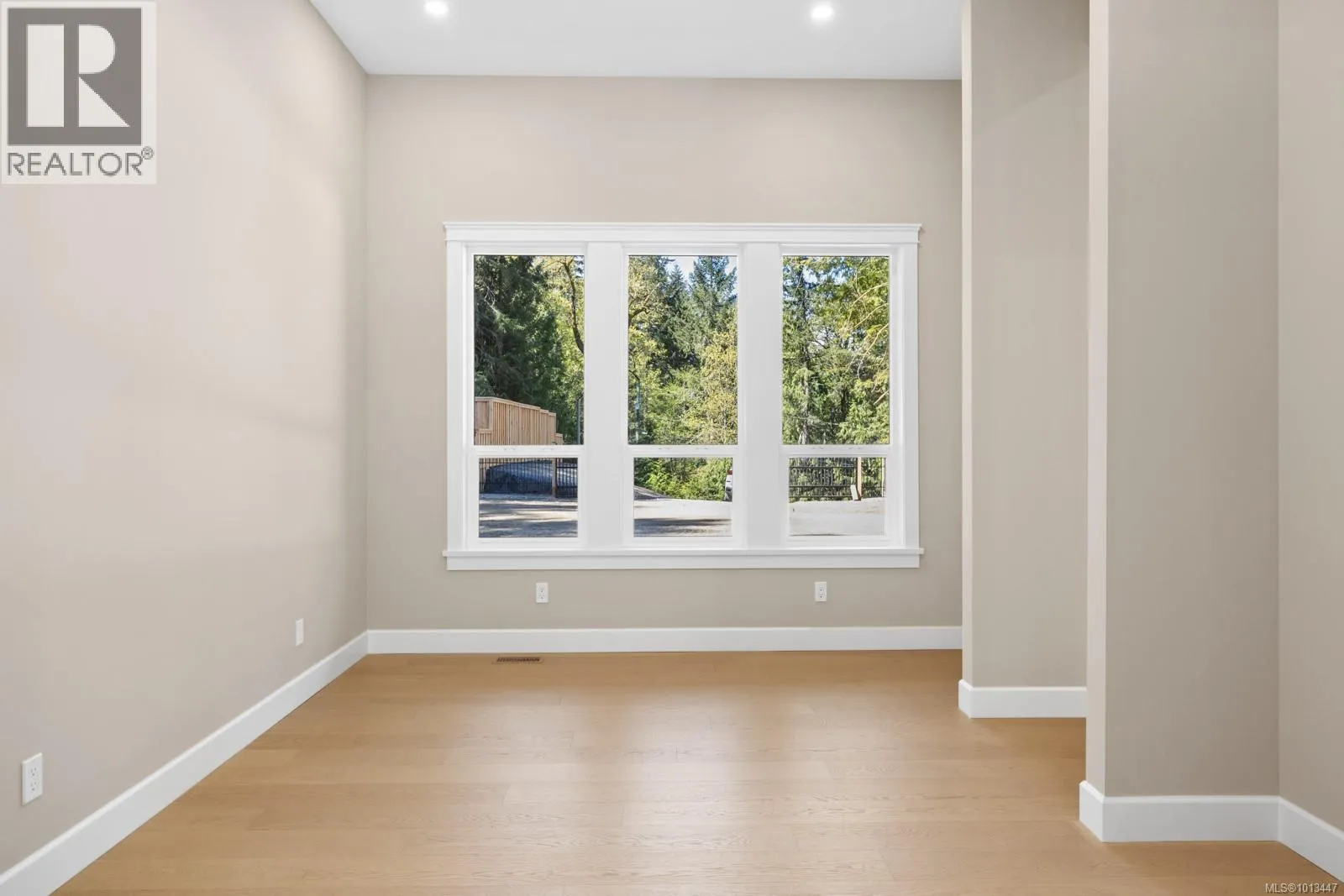 1054 Fern Ridge Dr