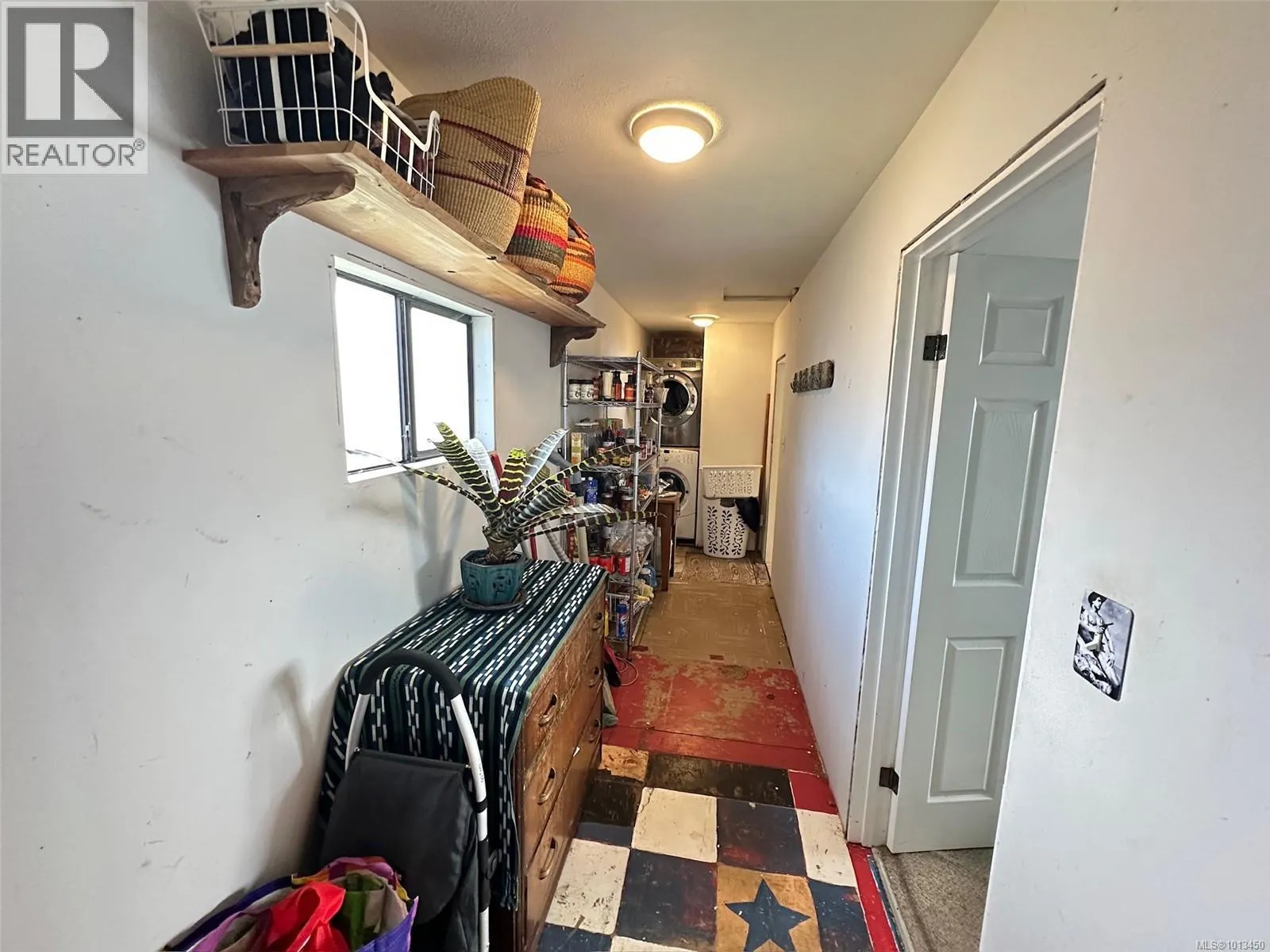 90 1st St