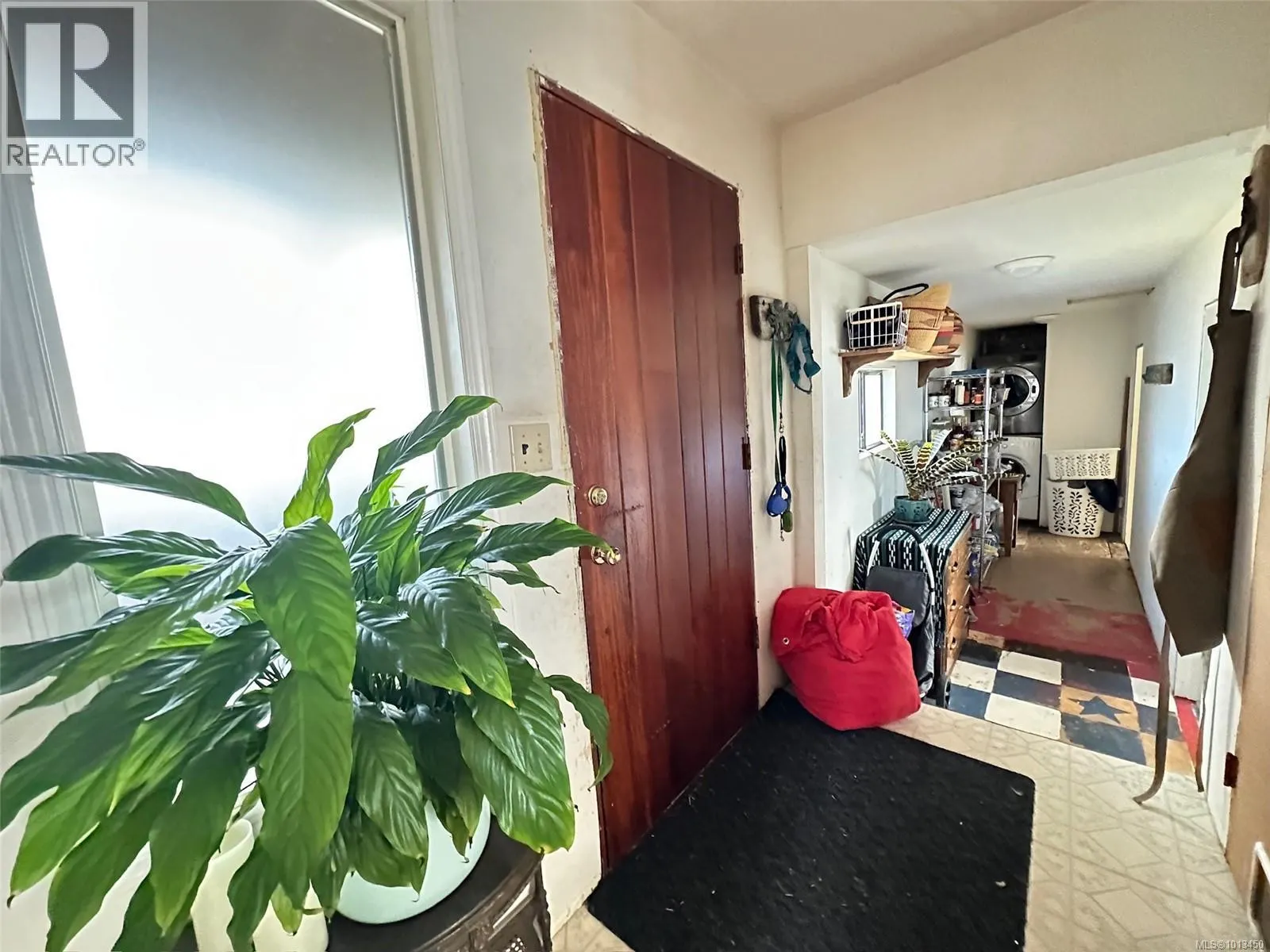 90 1st St