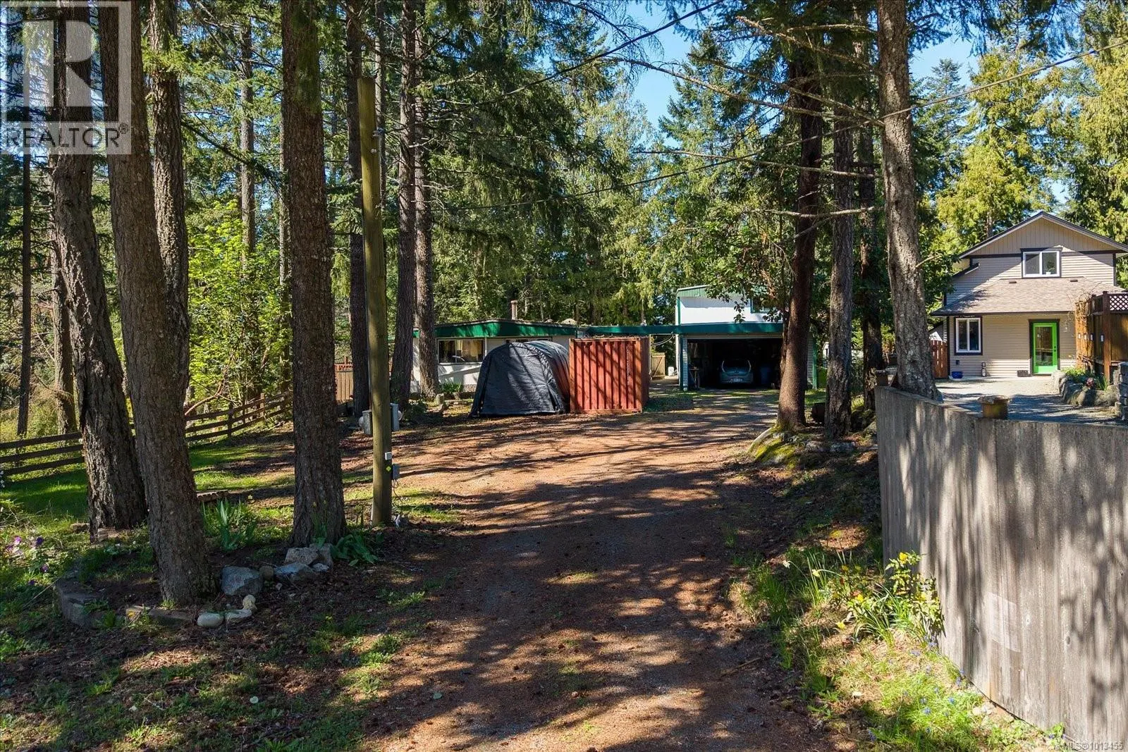 69 Lake Pl