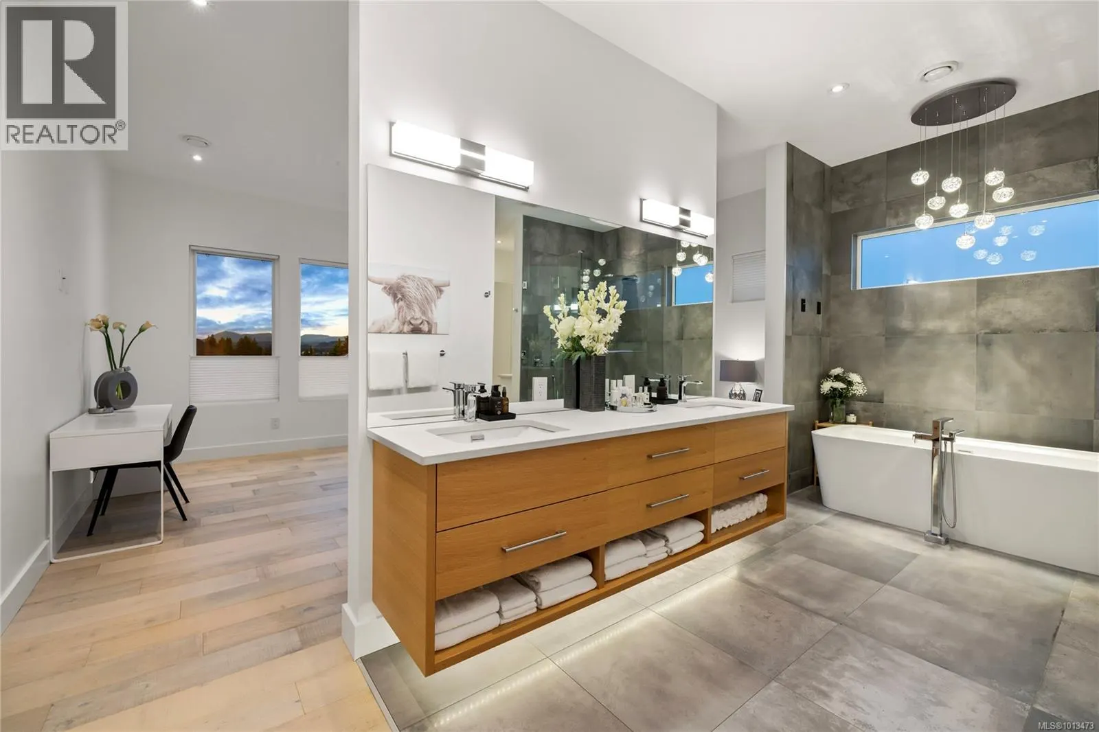 156 Golden Oaks Cres