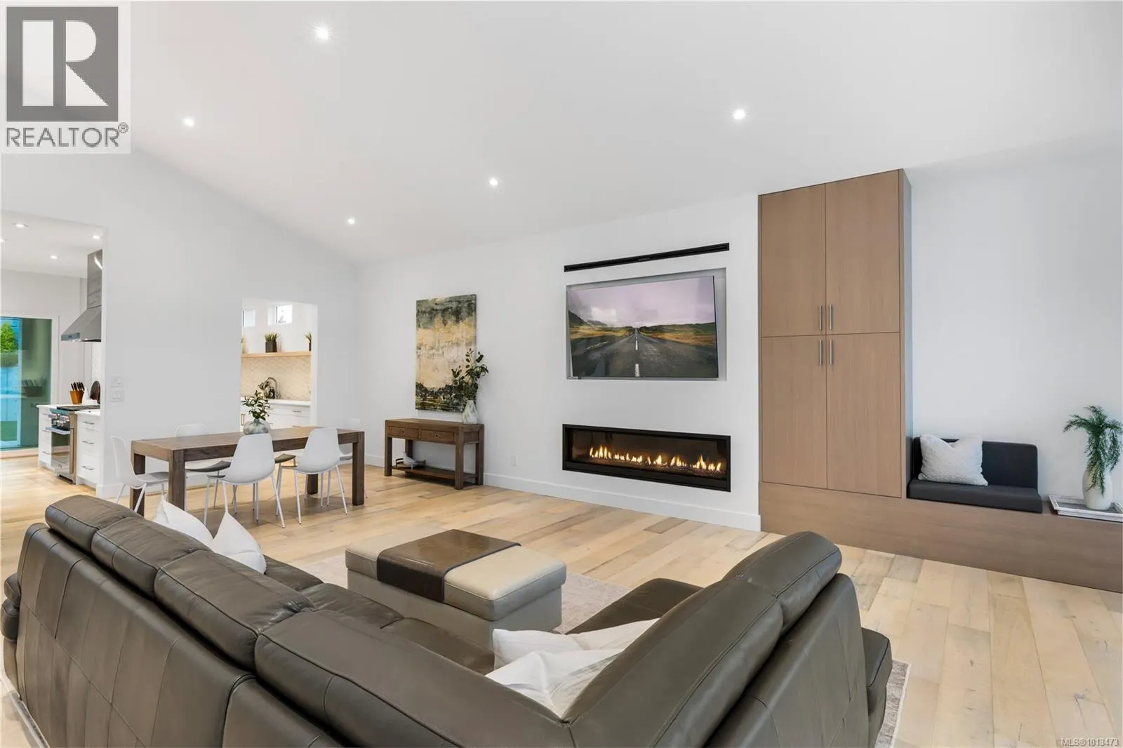 156 Golden Oaks Cres