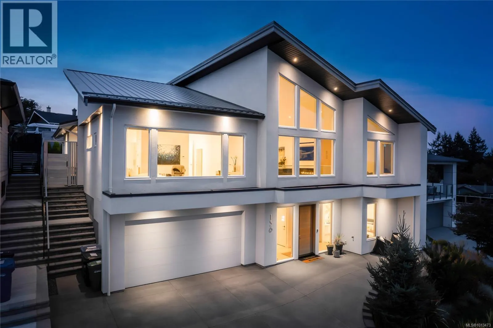 156 Golden Oaks Cres