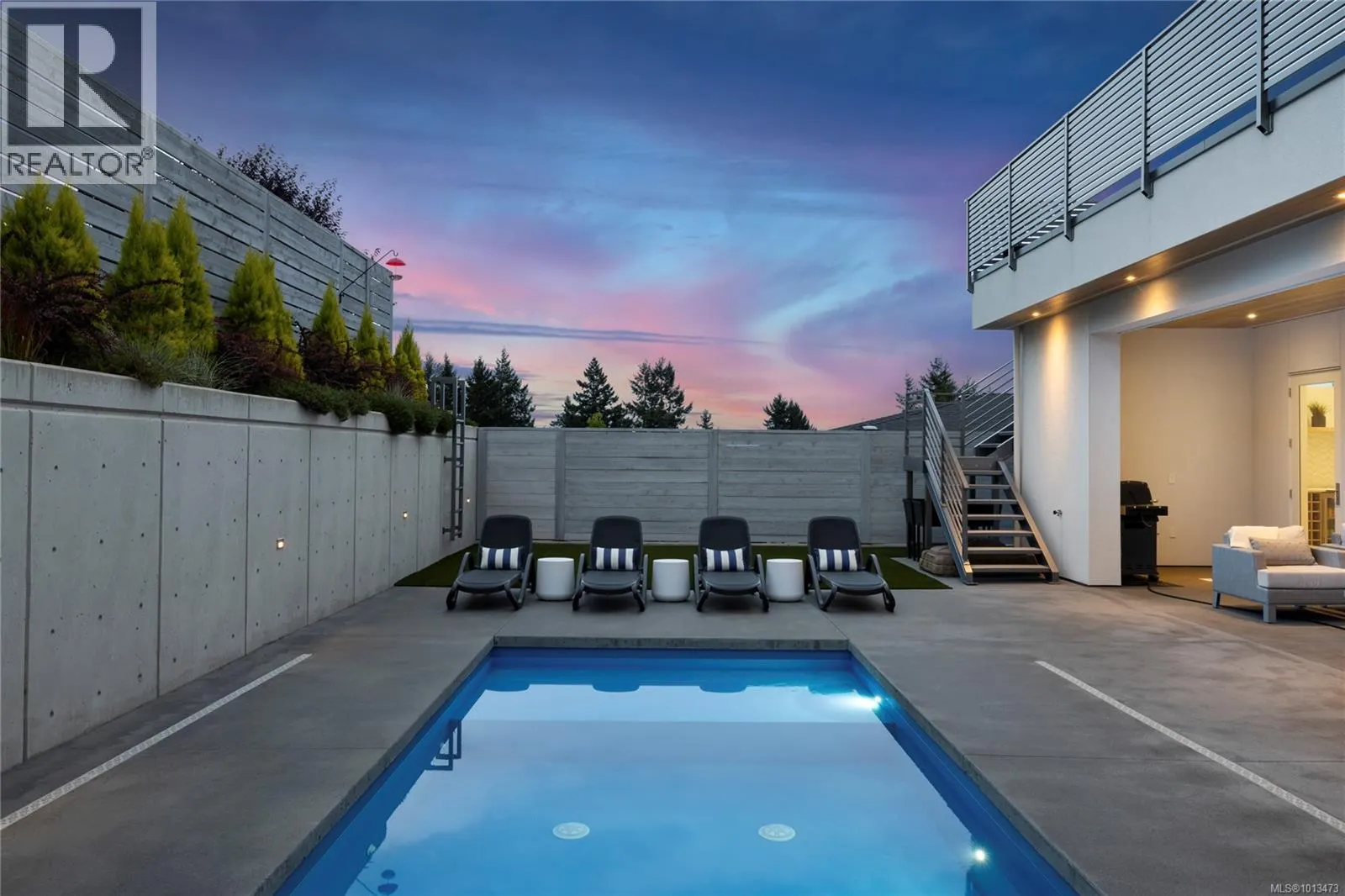 156 Golden Oaks Cres