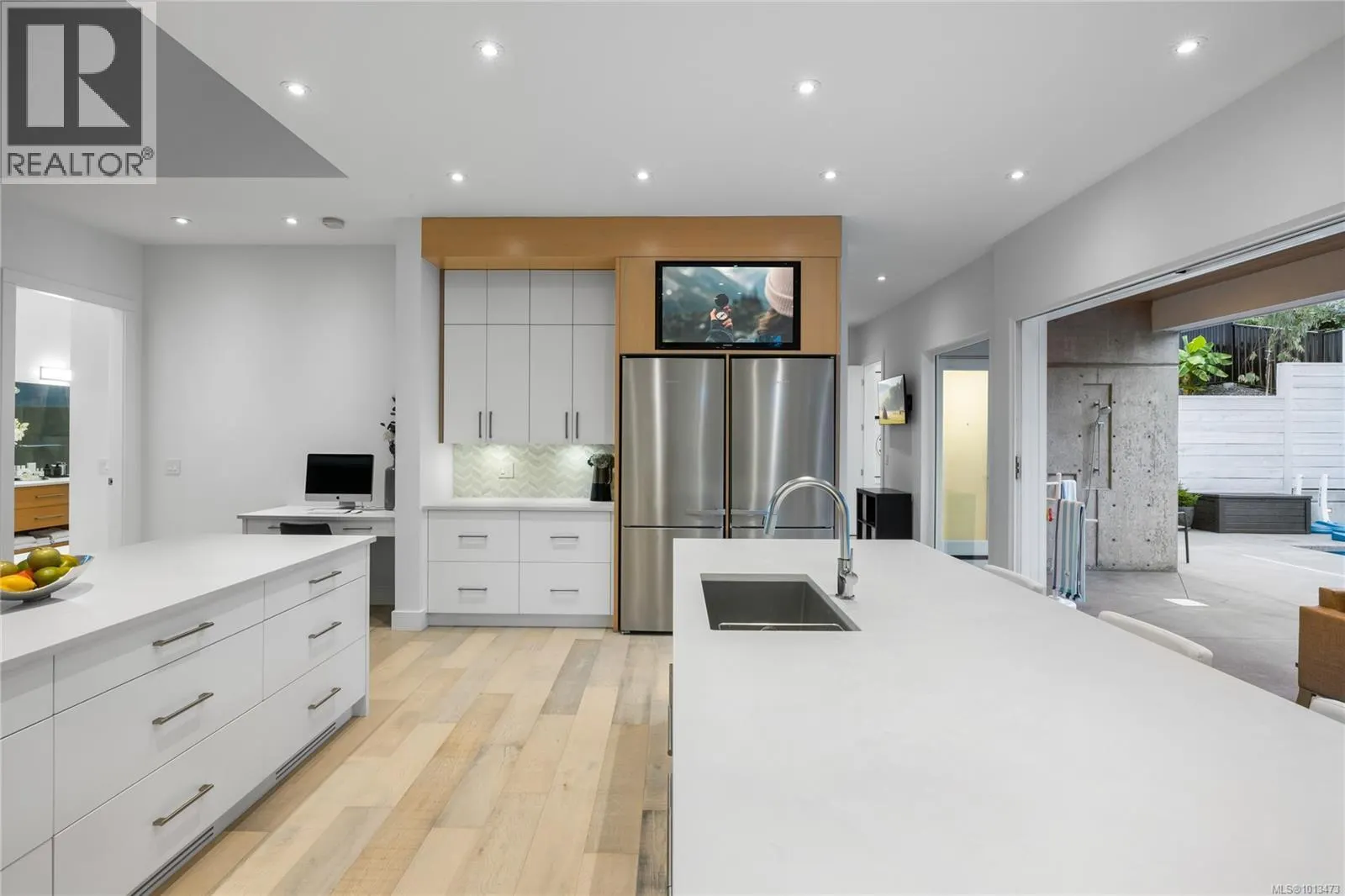 156 Golden Oaks Cres