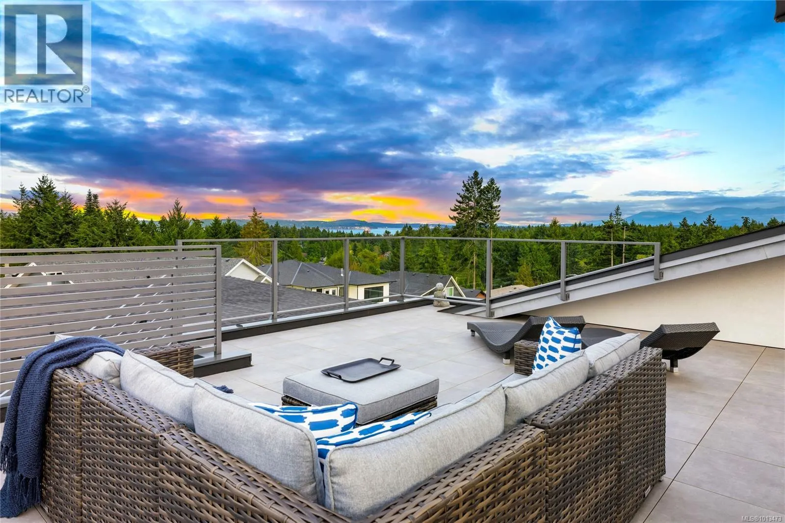 156 Golden Oaks Cres