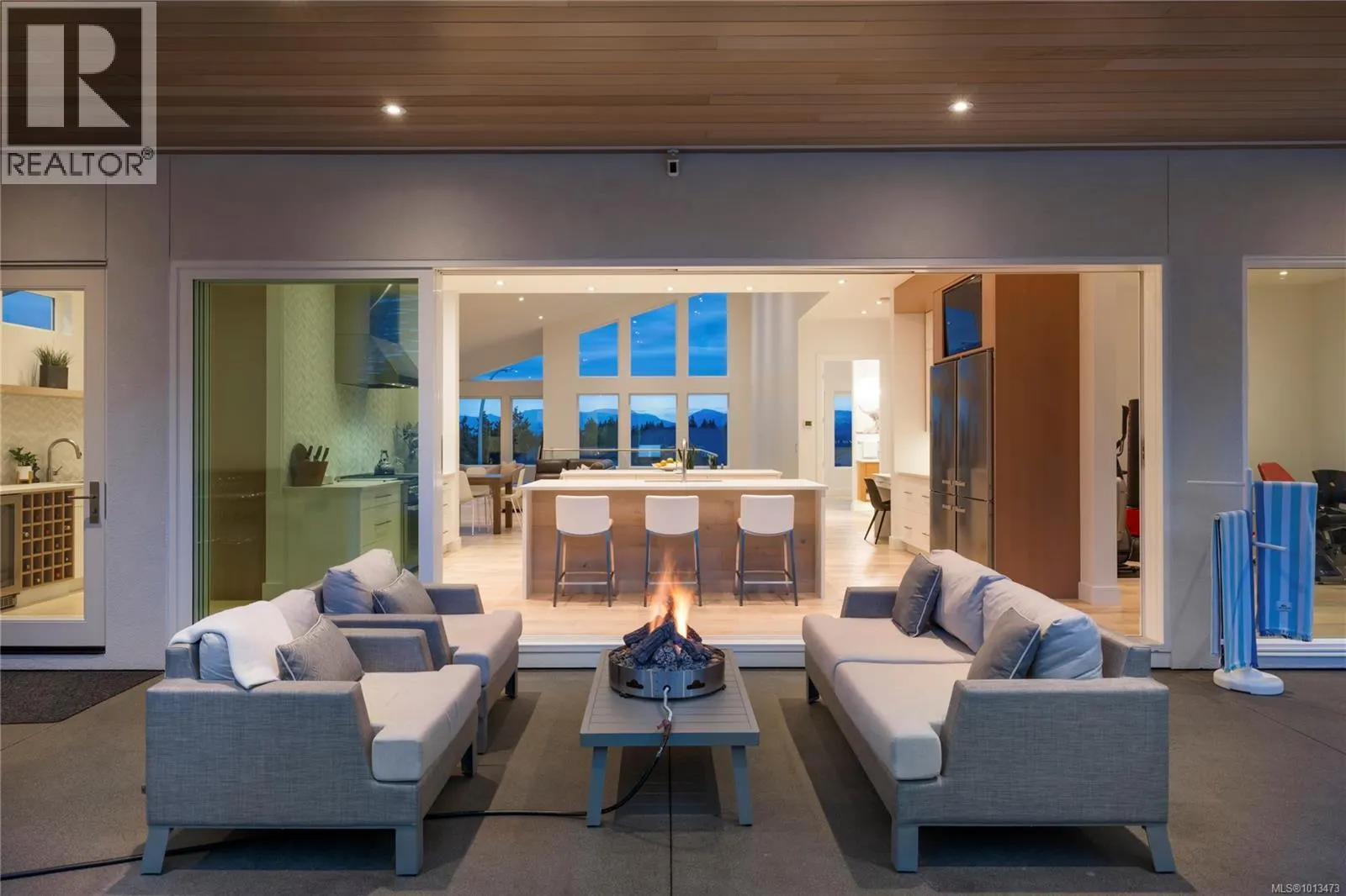 156 Golden Oaks Cres