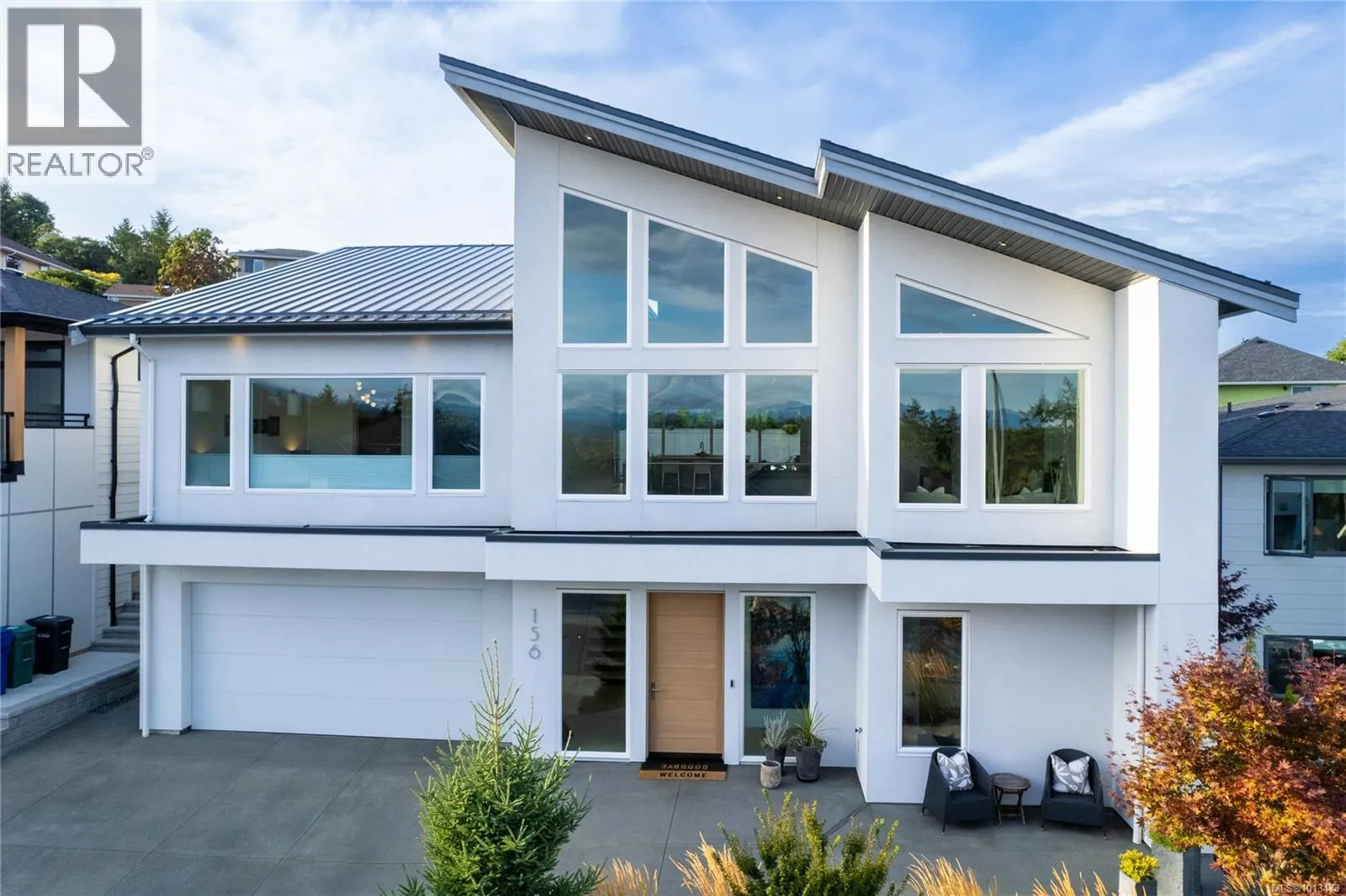 156 Golden Oaks Cres