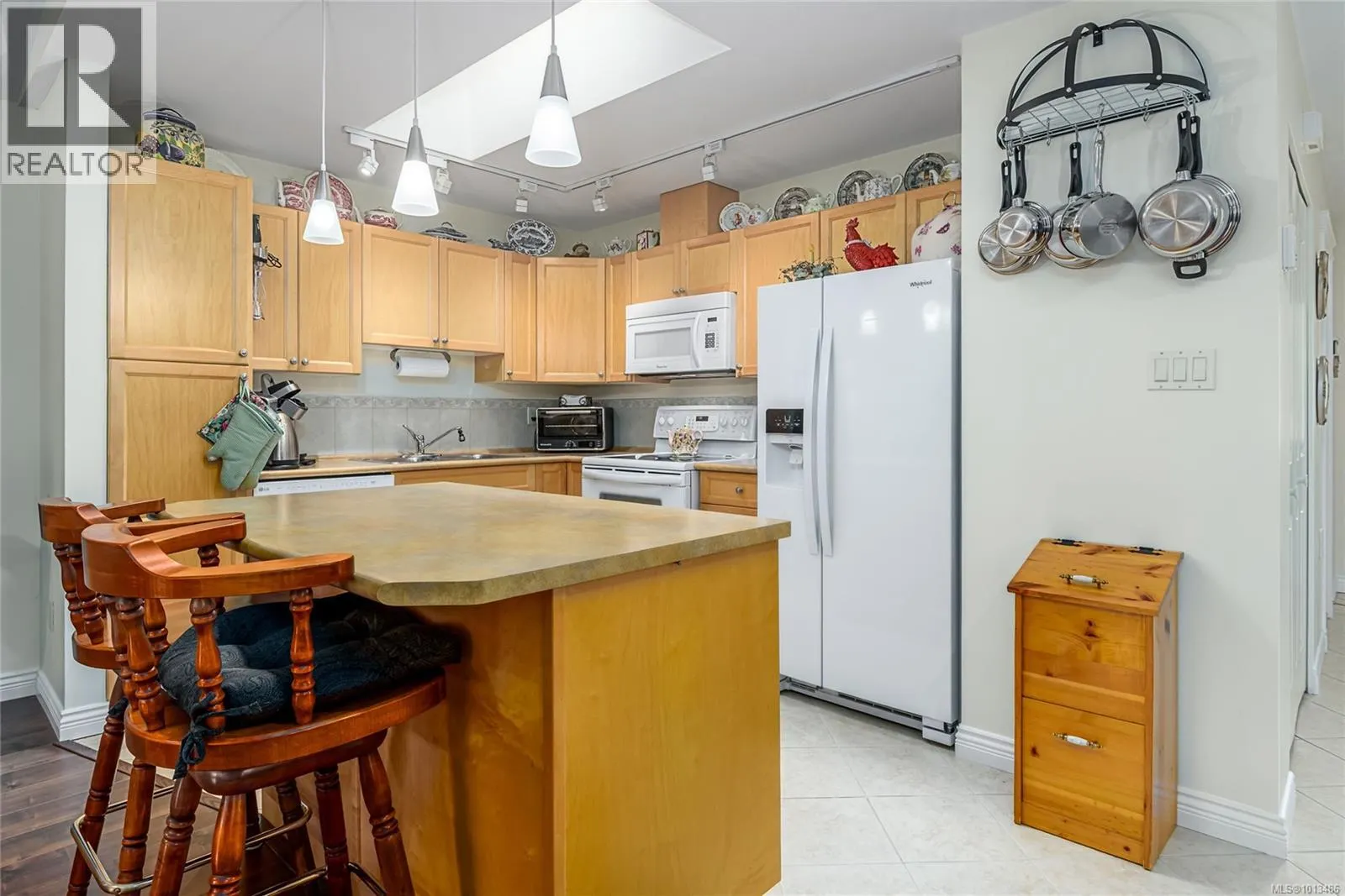 127 1919 St. Andrews Pl