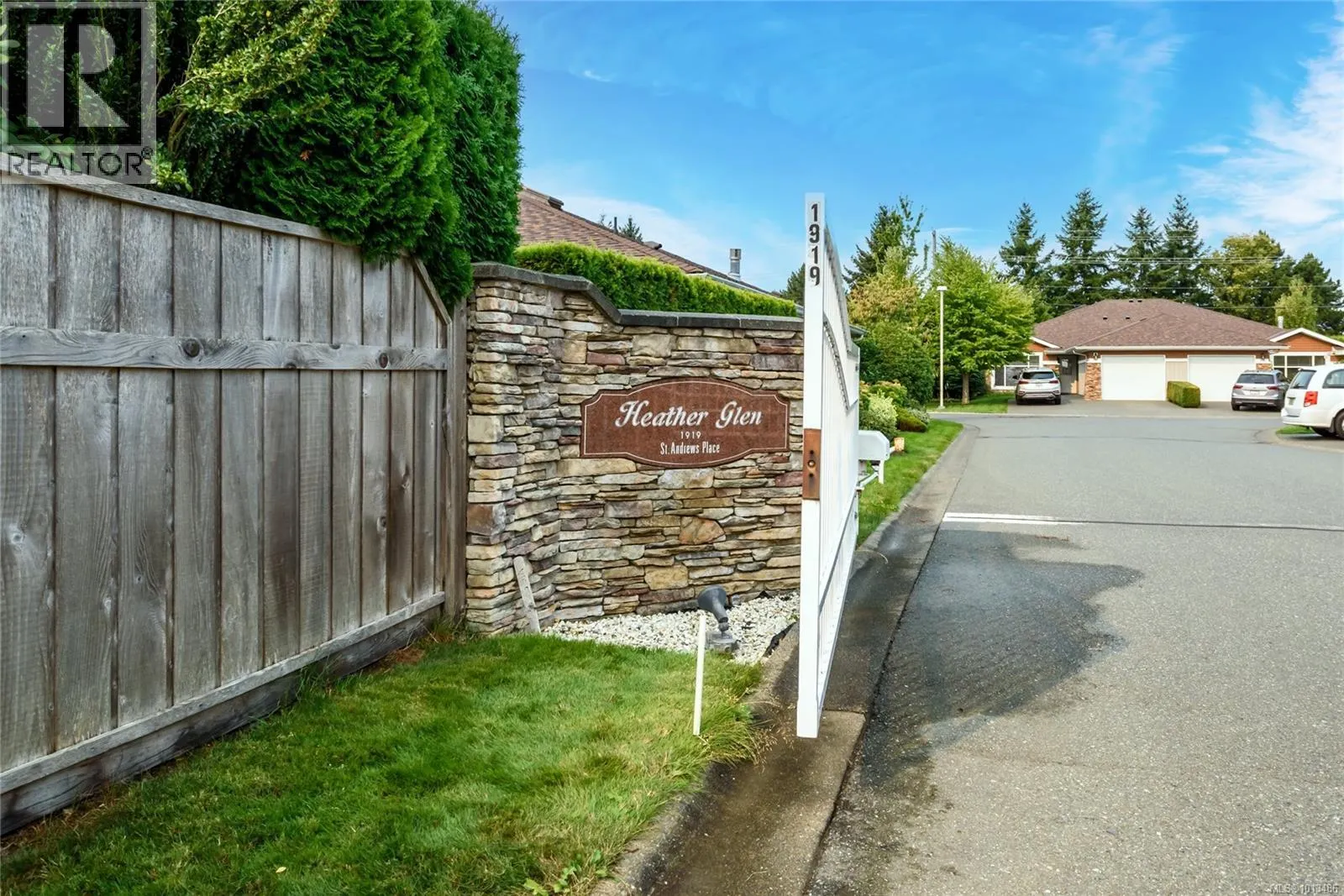 127 1919 St. Andrews Pl