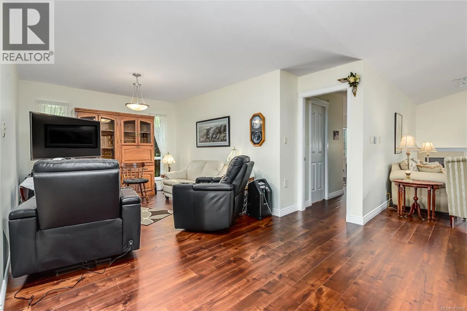 127 1919 St. Andrews Pl
