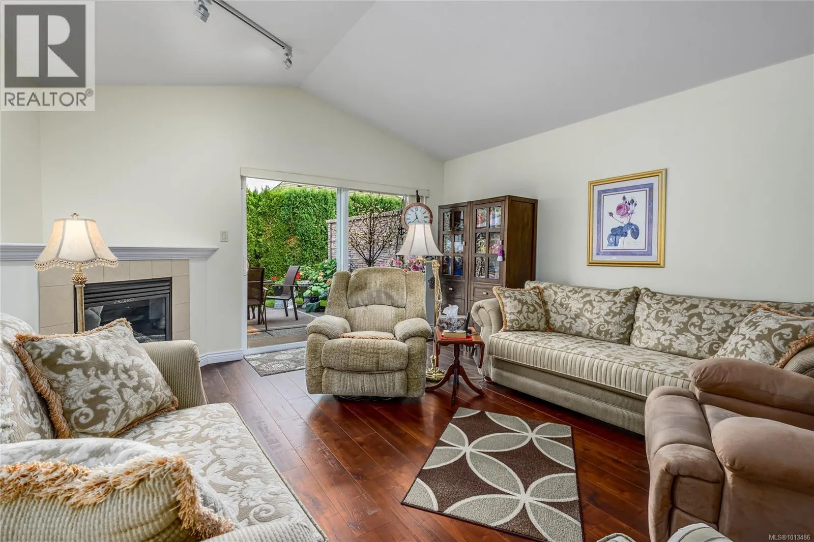 127 1919 St. Andrews Pl