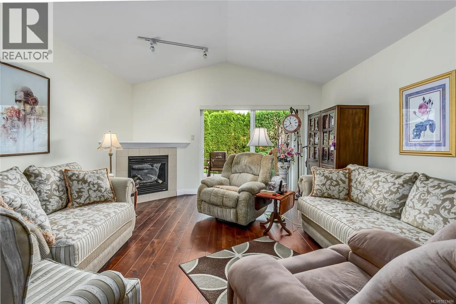 127 1919 St. Andrews Pl