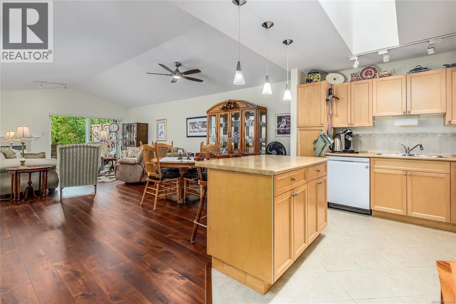 127 1919 St. Andrews Pl