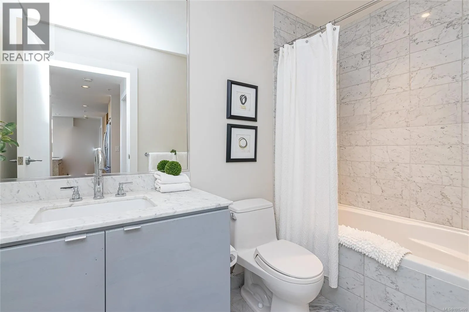 301 9809 Seaport Pl