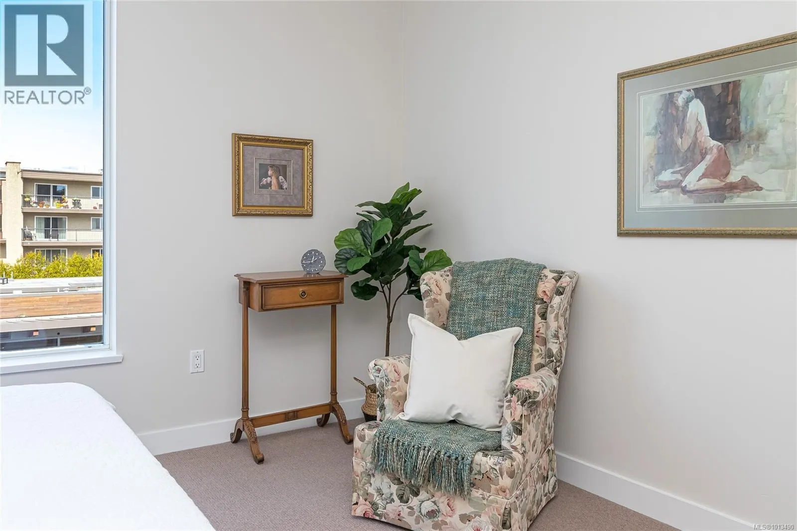 301 9809 Seaport Pl