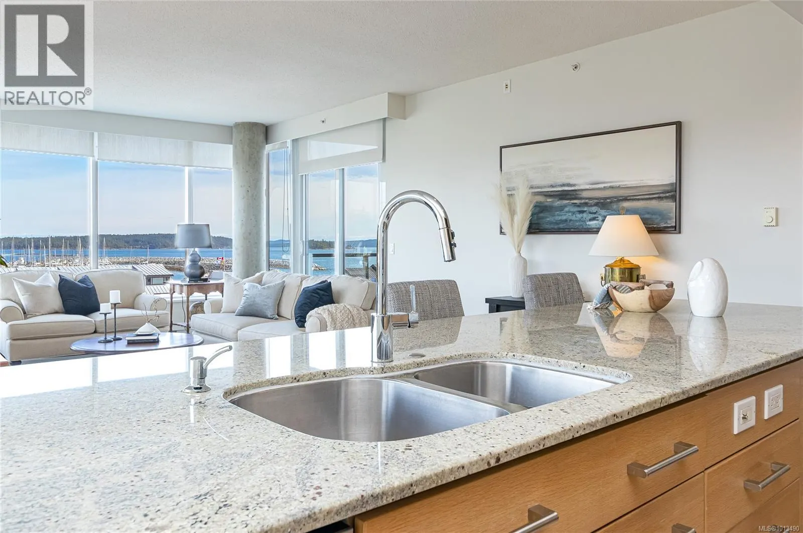 301 9809 Seaport Pl