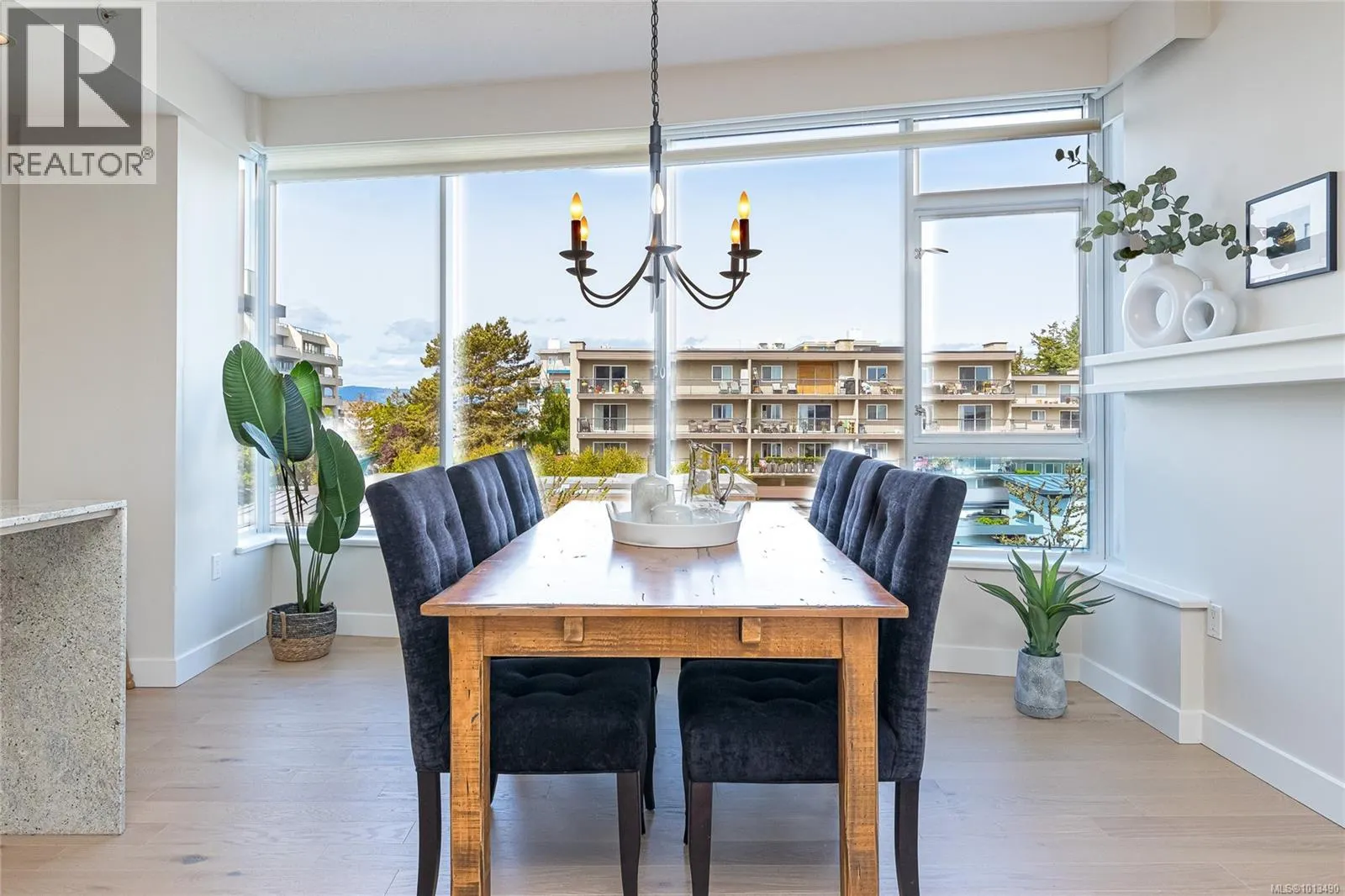 301 9809 Seaport Pl