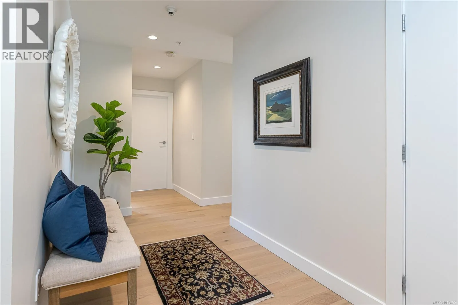 301 9809 Seaport Pl
