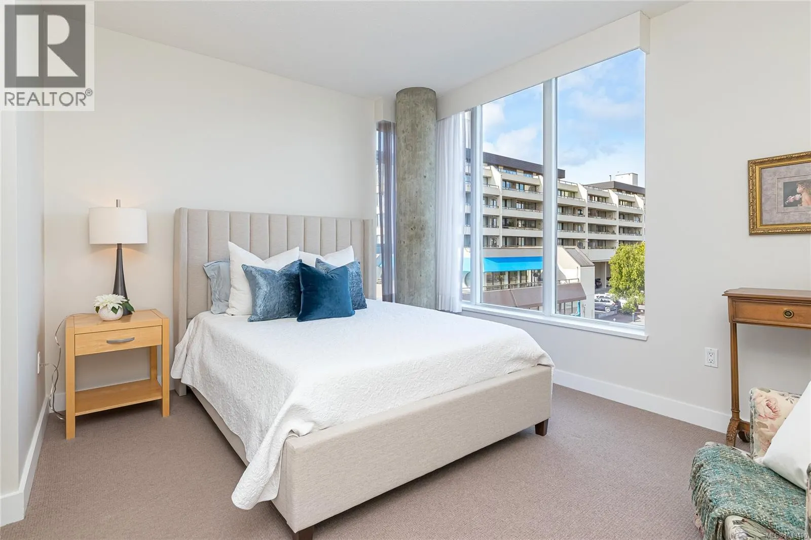 301 9809 Seaport Pl