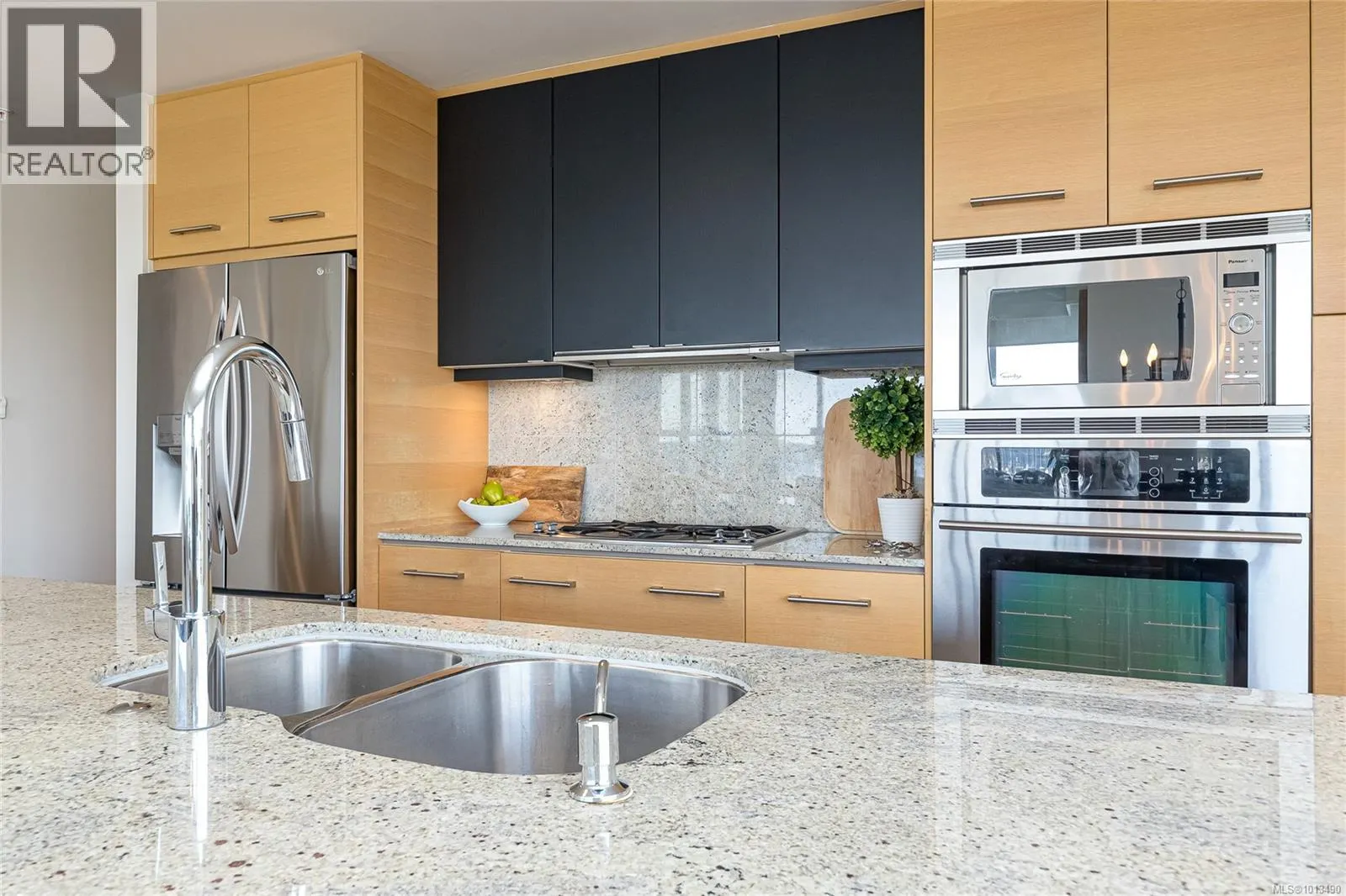 301 9809 Seaport Pl