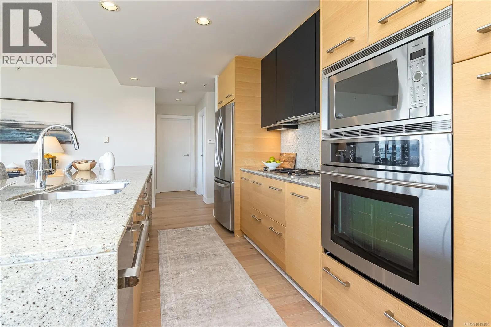 301 9809 Seaport Pl
