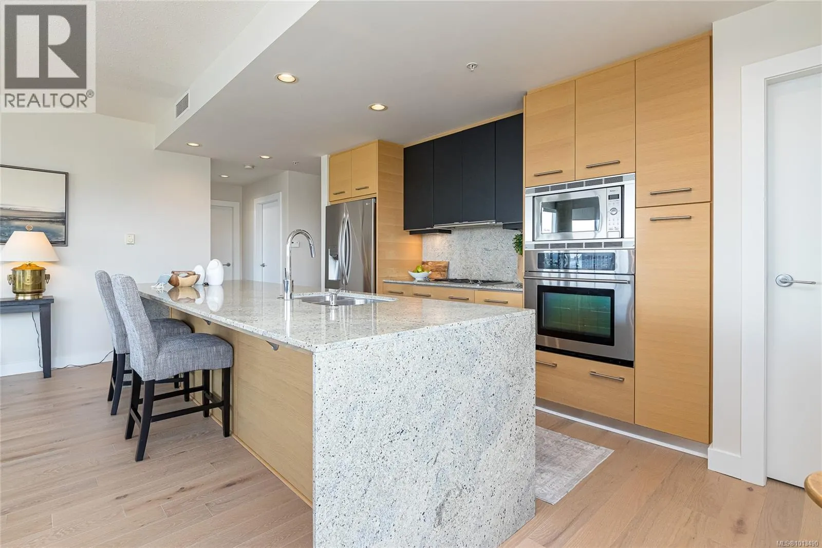 301 9809 Seaport Pl