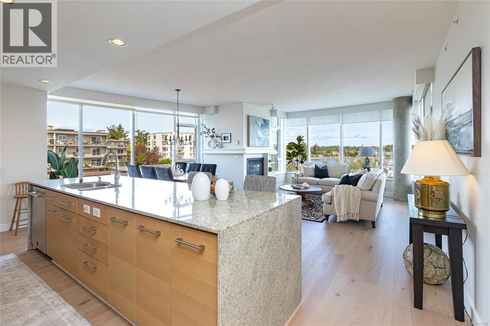 301 9809 Seaport Pl