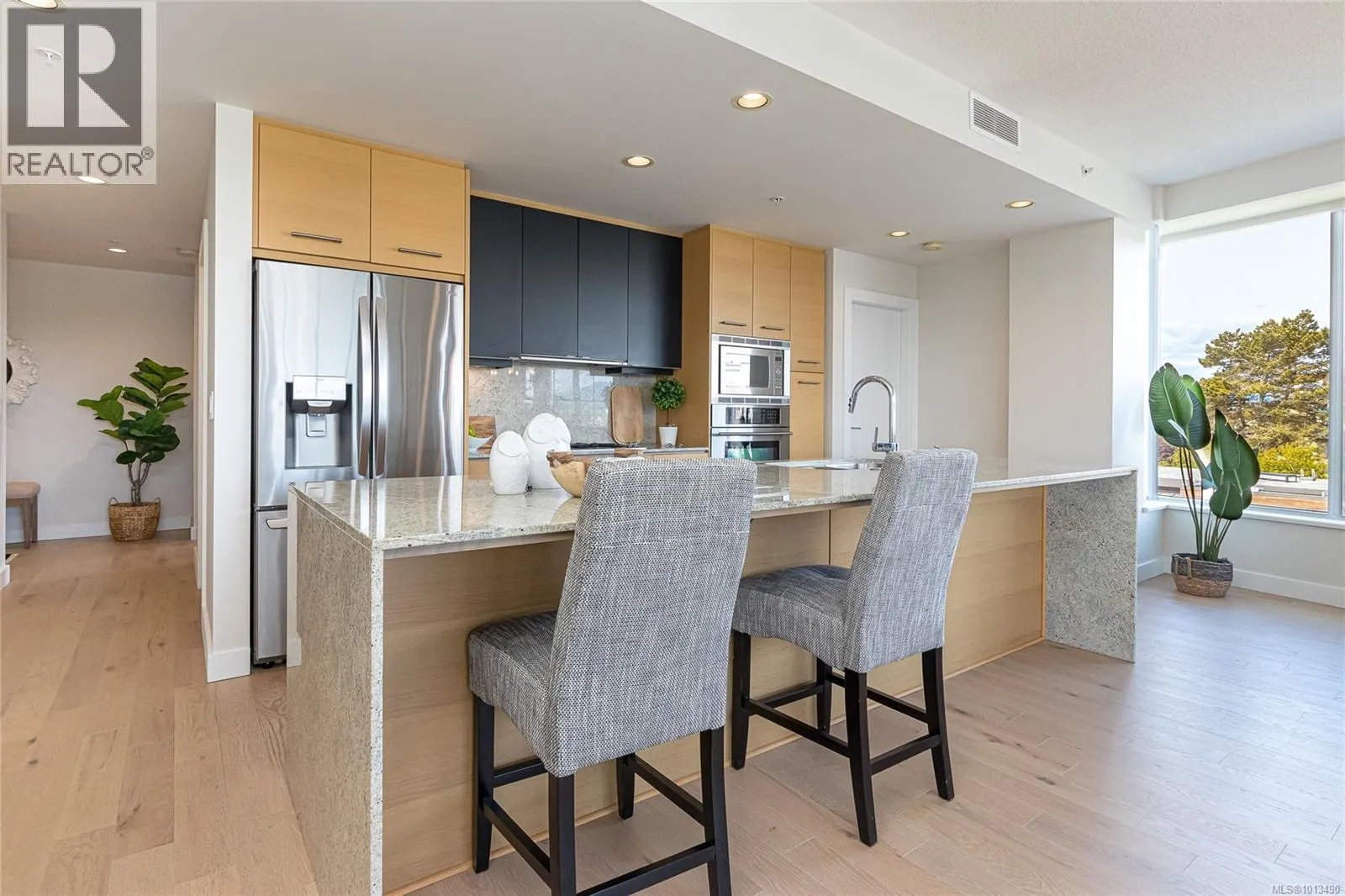 301 9809 Seaport Pl